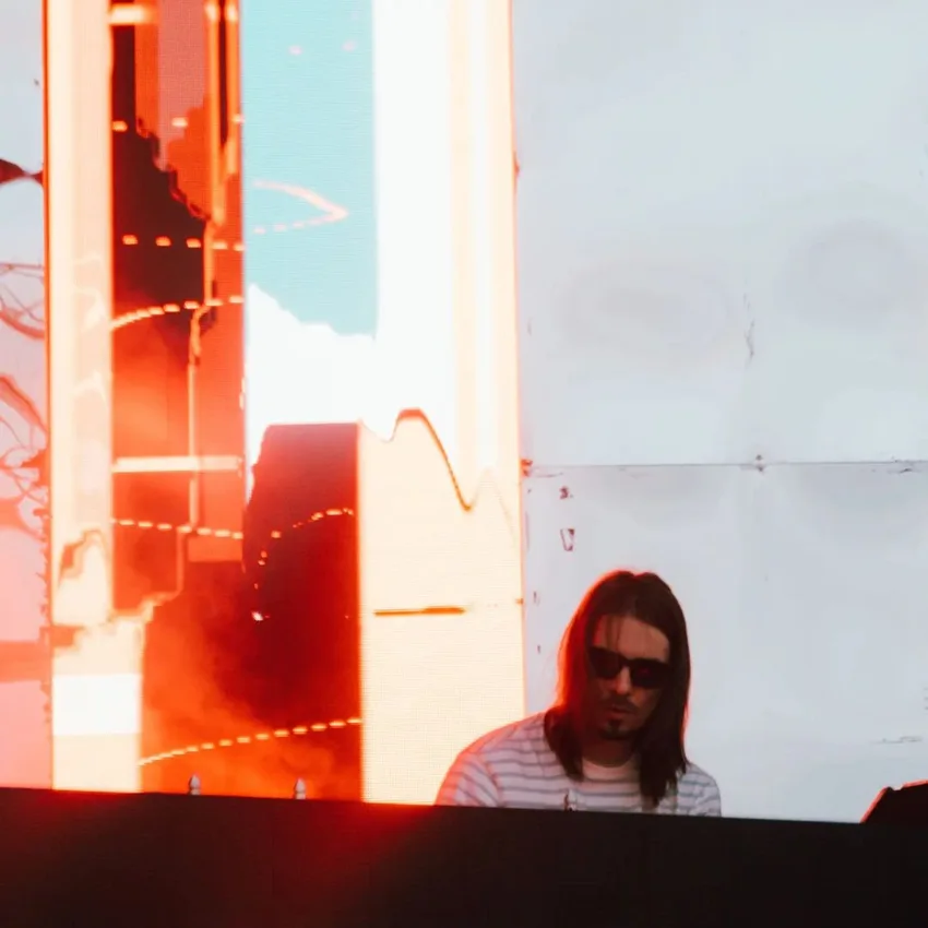 Vladimir Dubyshkin at the decks beneath red stage lighting